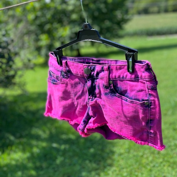 Decree Pink and black acid washed Jean shorts - Picture 1 of 3